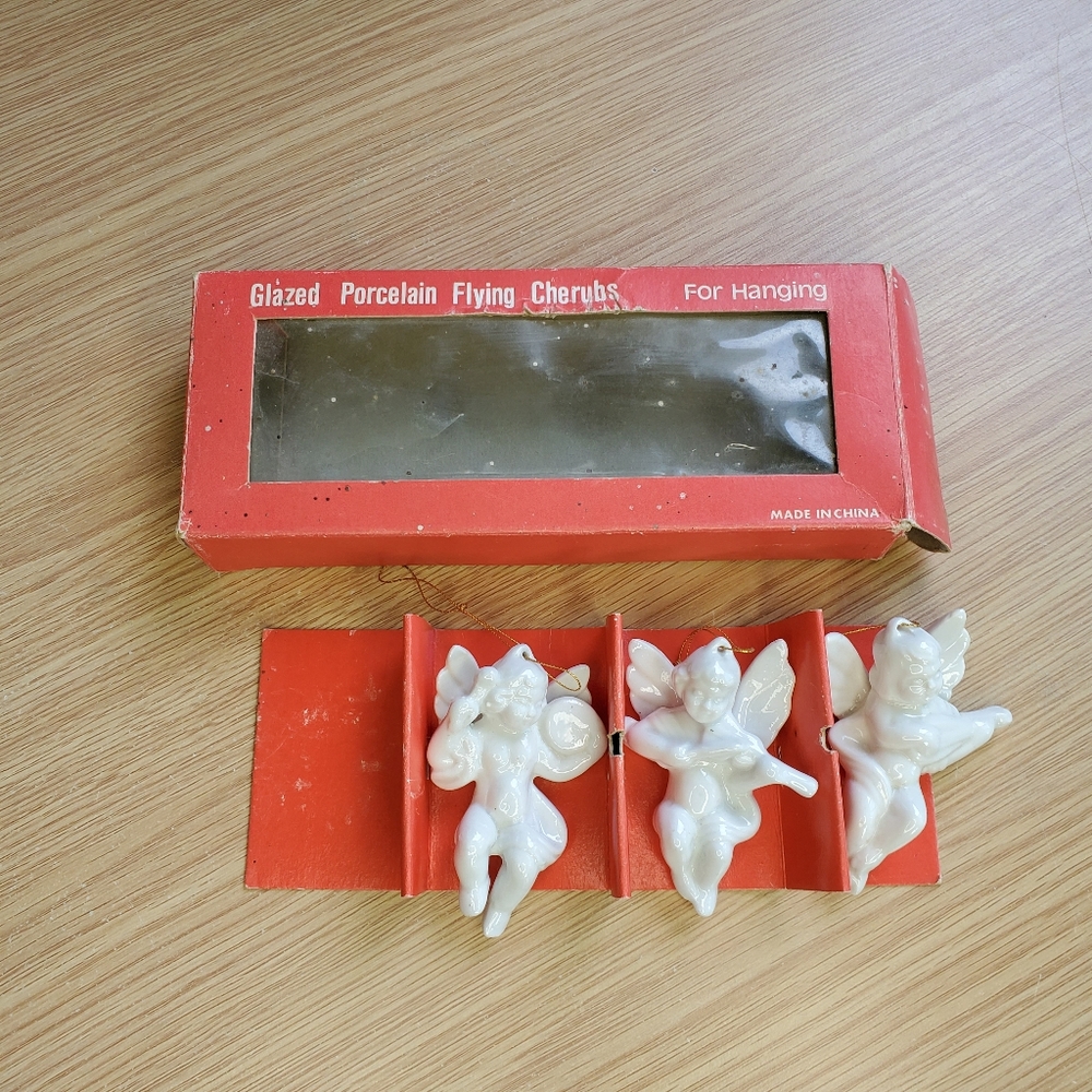 Vintage Glazed Porcelain Angel Flying‎ Cherub Ornament Decor Christmas